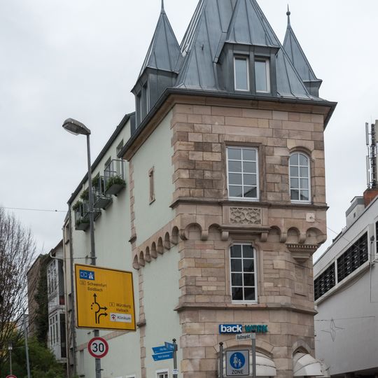 Wohn- und Geschäftshaus