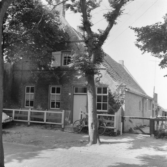 Karakteristiek Amelander huis onder zadeldak tussen topgevels