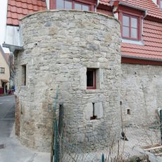 Verbauter Rest der Ortsmauer