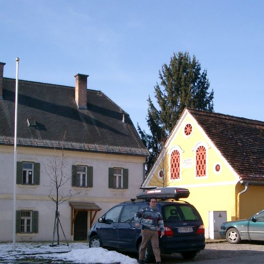 Ehem. Pfarrhof und Wirtschaftsgebäude