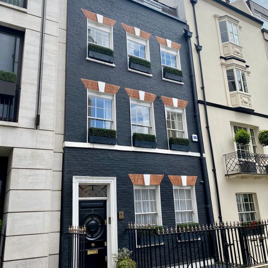 2, Deanery Street W1