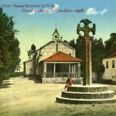 Cruzeiro do adro fronteiro à Ermida de Nossa Senhora do Vale