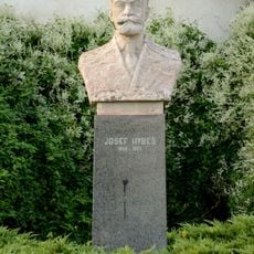 Busta Josefa Hybeše