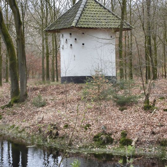 Huis Maarsbergen: duivetoren