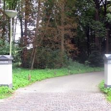 Buitenplaats Spaarnberg: hek met twee toegangshekken