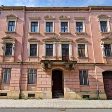 Mietshaus in halboffener Bebauung mit aufwändig gestalteter Fassade (ehem. Kunstblumenfabrik) Schandauer Straße 12
