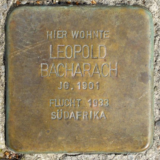 Stolperstein en memoria de Leopold Bacharach