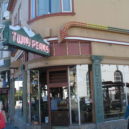 Twin Peaks Tavern