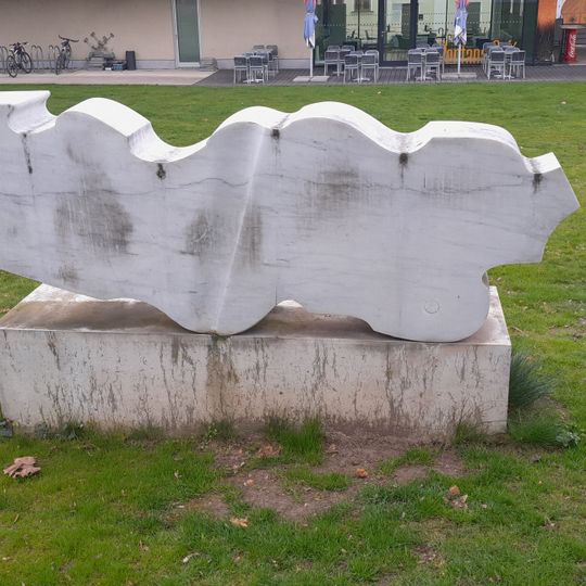 Plastika v areálu FIT v Králově Poli