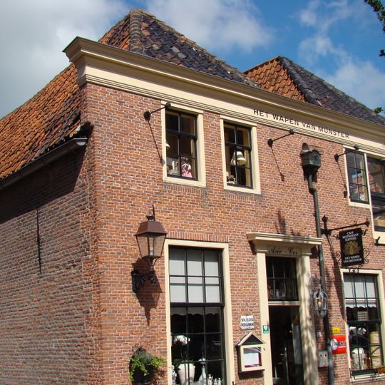 Huis afgedekt door twee evenwijdige schilddaken