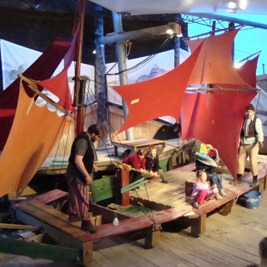 Round Earth Theatre Company