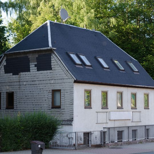 Wohnhaus in offener Bebauung Zimmerstraße 12