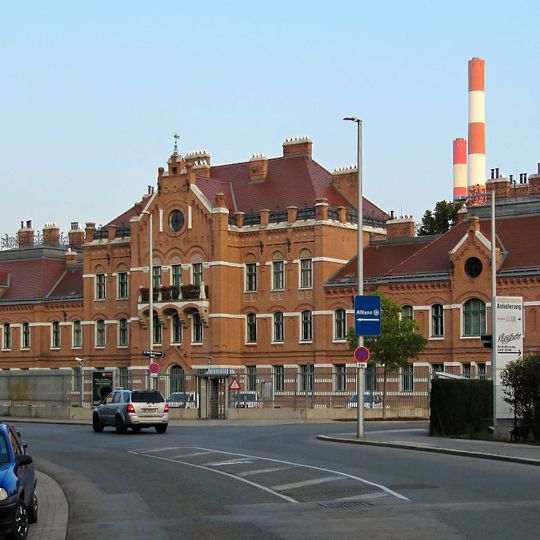 Verwaltungsgebäude und Wasserturm