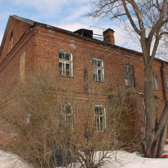 Двухэтажный дом хозяйственного комплекса