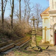 Kříž před kaplí Panny Marie v Nezamyslicích