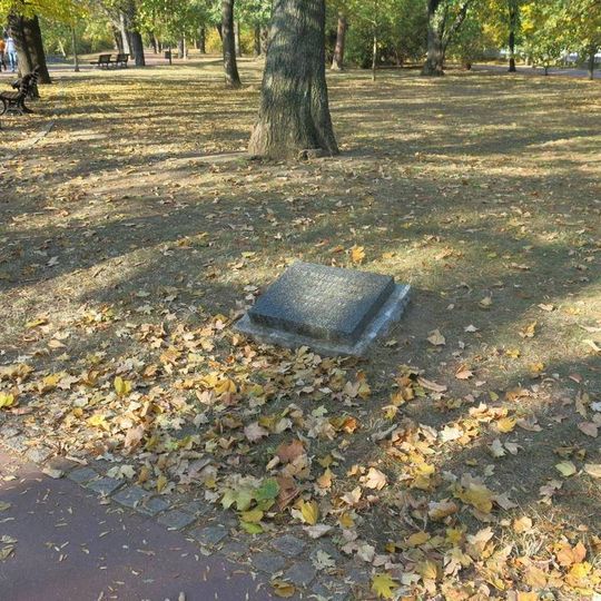 Pomník padlým v květnu 1945 v Letenských sadech