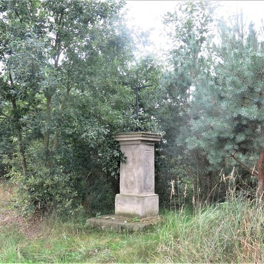 Kříž u silnice jižně od Písečné