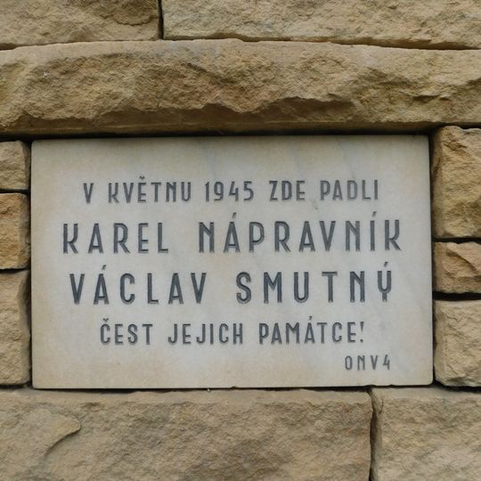 Pamětní deska Karla Nápravníka a Václava Smutného na domě Za skalkou 1190/17 v Podolí