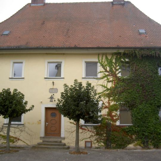 Katholisches Pfarrhaus, ehemals auch Schule