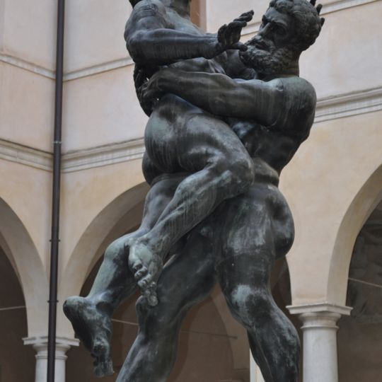 Monumento a Ercole e Anteo