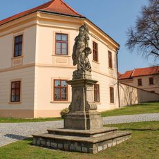 Socha svatého Floriána v Nezamyslicích před kostelem