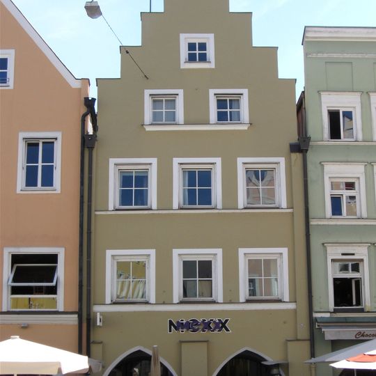 Wohn- und Geschäftshaus