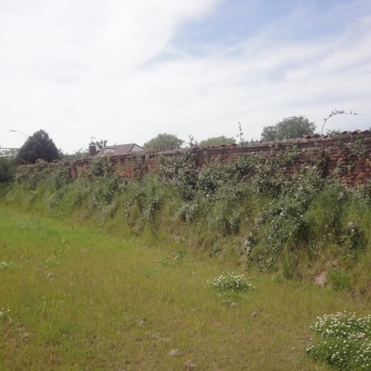 Druivenmuur, westelijke erfafscheiding