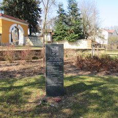 Pomník generála Sachera v parku u kostela ve Skalici