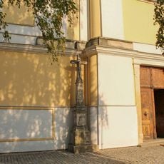 Kříž v Zábřehu před kostelem svatého Bartoloměje