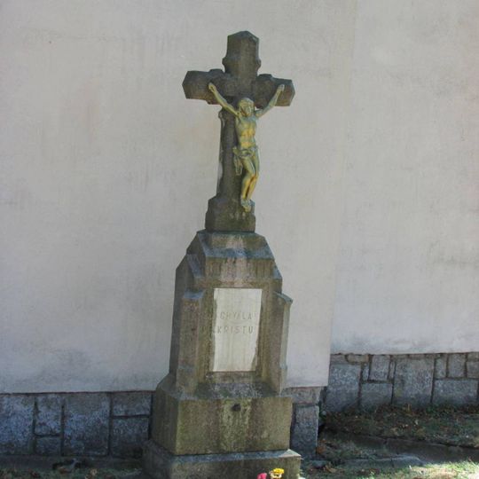 Kříž u kostela Božského Srdce Páně v Malém Beranově