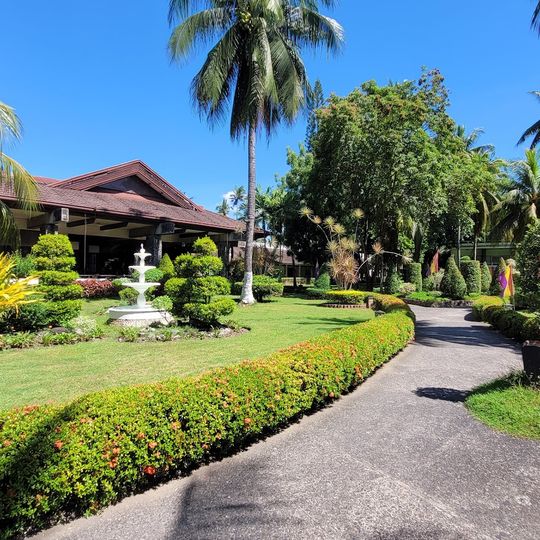 Waterfront Insular Hotel