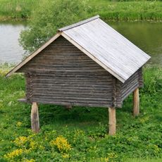 Амбар свайный № 2 из с. Польцо (Суздаль)