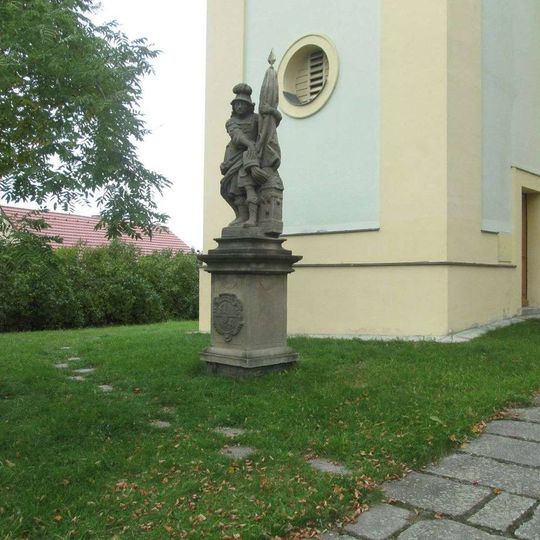 Socha svatého Floriana u kostela v Merklíně