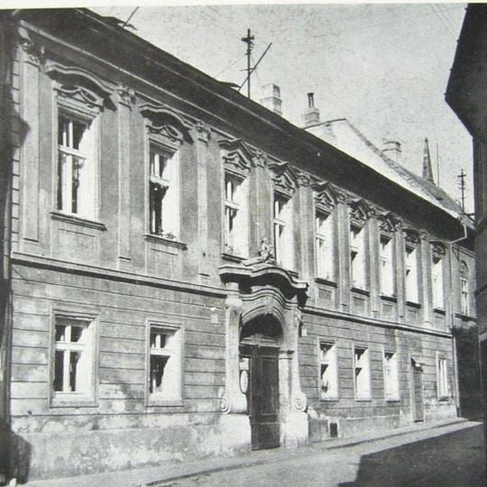 Brauneckerův palác