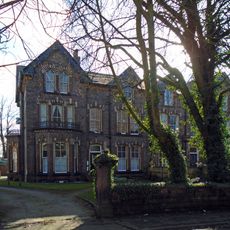 18 And 20, North Drive