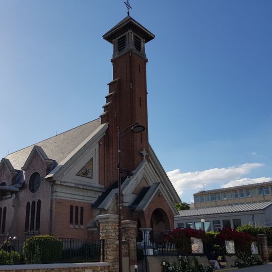 Église Sainte-Bernadette de Montreuil