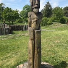 Dřevěná socha na Naučné stezky Markomanů