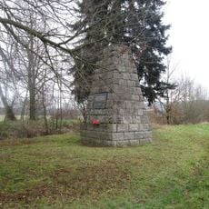 Památník jižně od Vránova