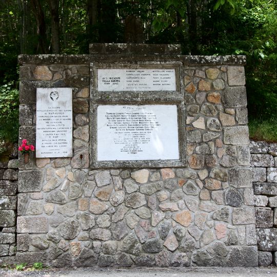 War memorial in Tre Case