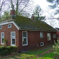 Familiebegraafplaats Uniken, dienstwoning