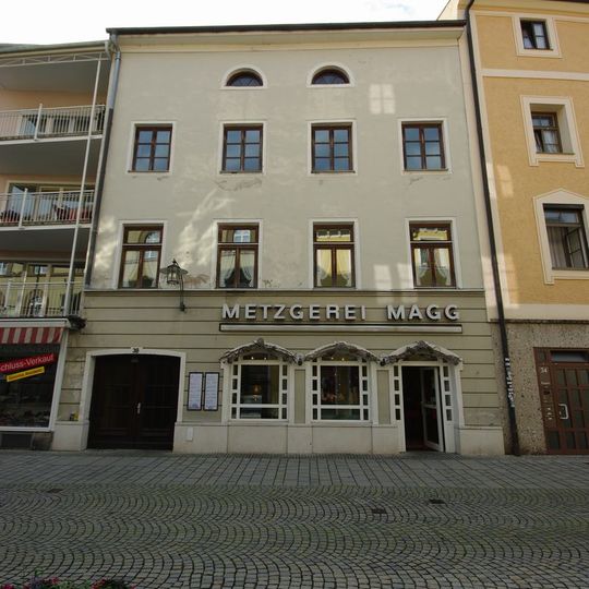 Wohn- und Geschäftshaus