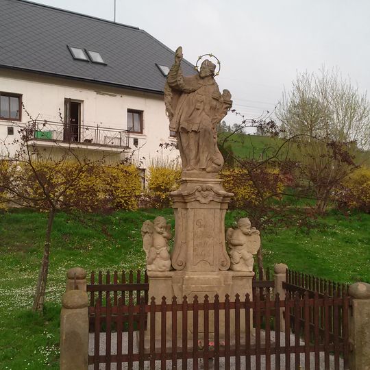 Socha sv. Jana Nepomuckého před čp. 135