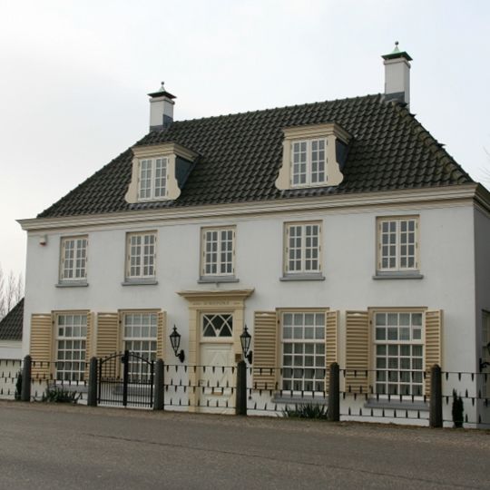 Stationsweg 39, Arkel