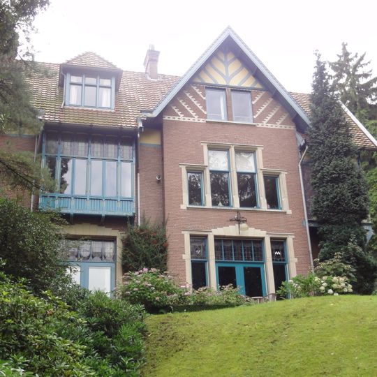 Villa "Dennenheuvel"