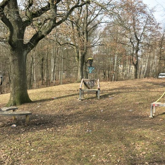 Kovové plastiky Bytosti v parku u Ježkovy ulice v Rochlici