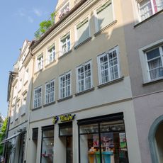 Wohn- und Geschäftshaus