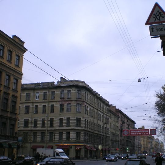 Доходный дом с магазинами