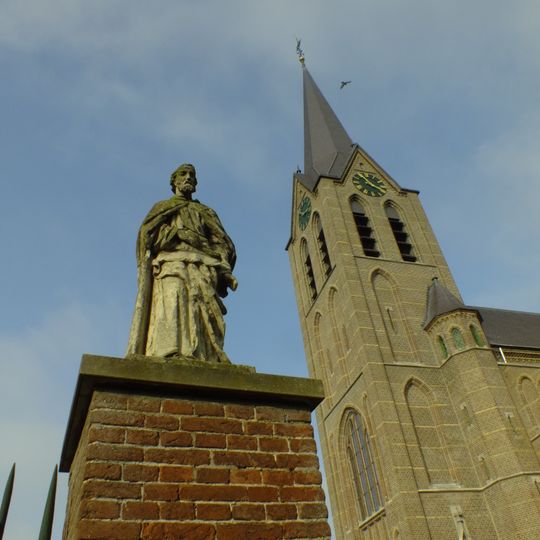 H. Remigius, wall and statues