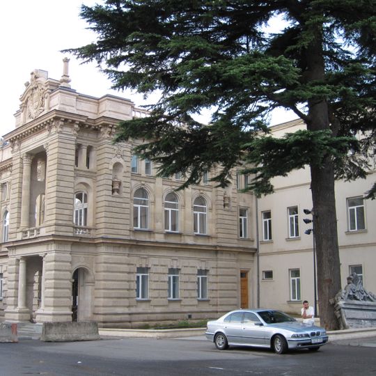 1 საშუალო სკოლის შენობა