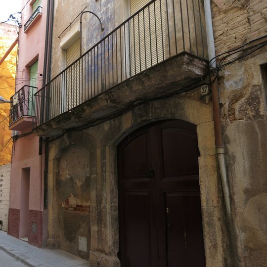 House in carrer Santa Marina, 27